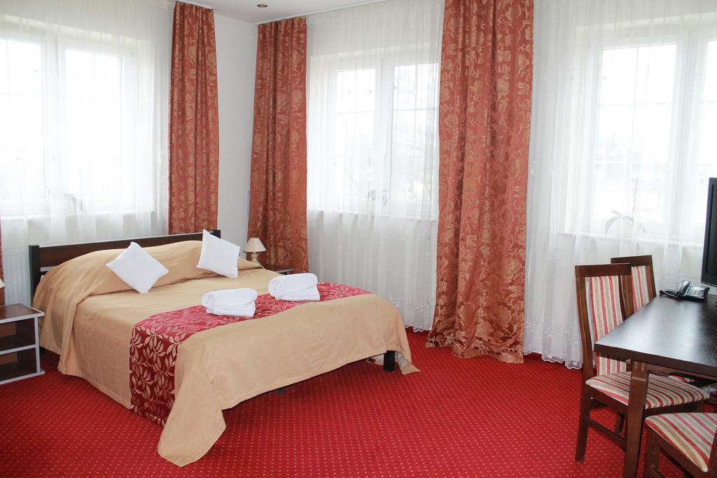 Hotel Kaprys Świdnik Exteriör bild
