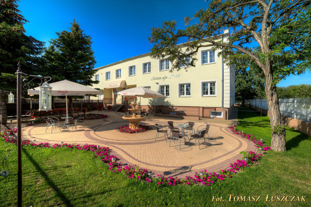 Hotel Kaprys Świdnik Exteriör bild